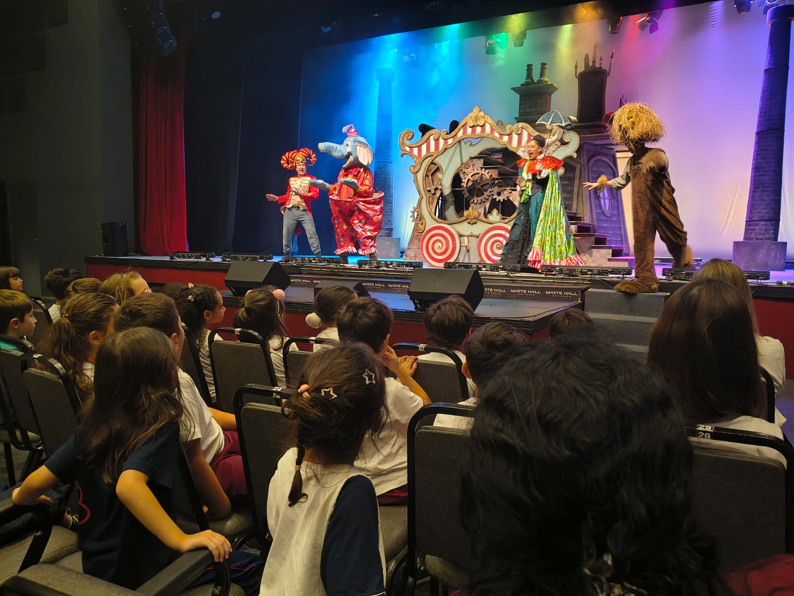 M�s das Crian�as - Passeio ao Teatro Santa Gema