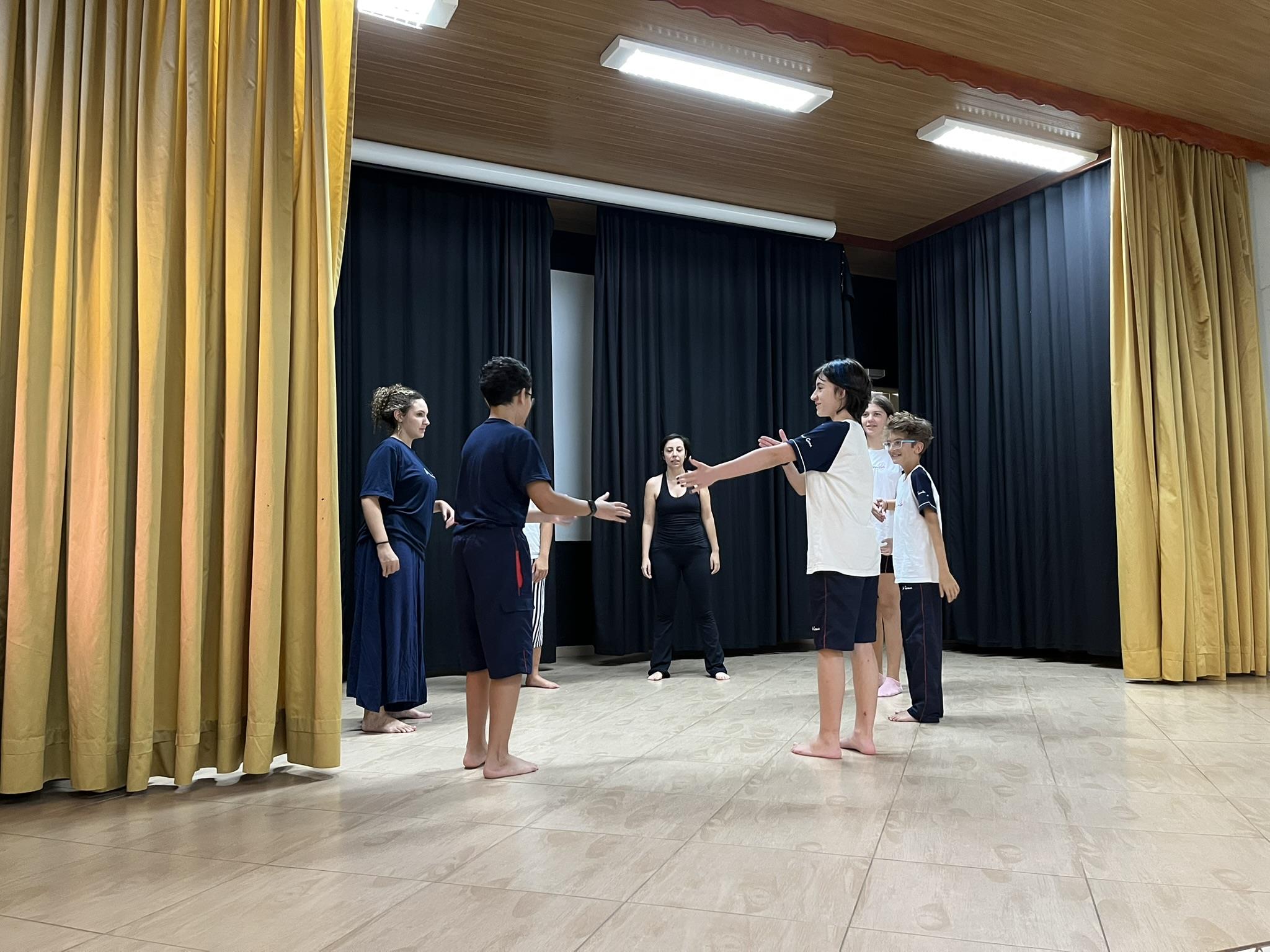 Teatro - Aula Experimental Santa Gema