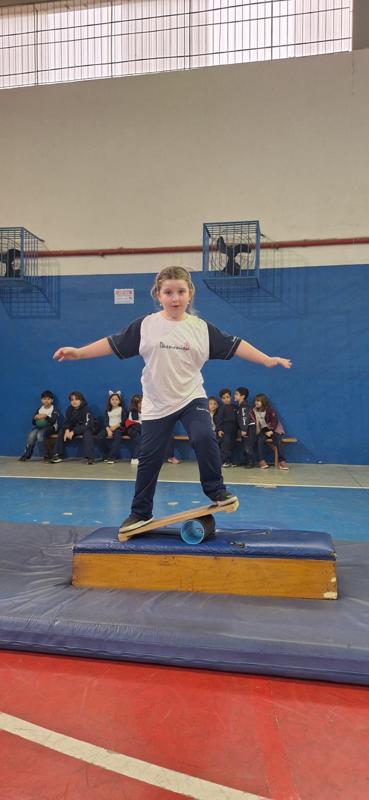 Contraturno - Aula de Circoterapia Santa Gema